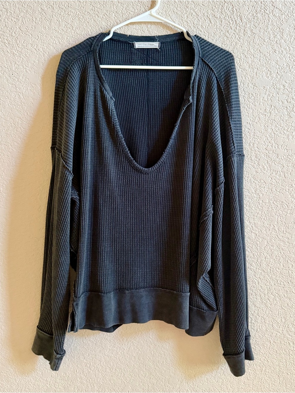 We The Free Sz M Charcoal Grey Thermal V Neck Oversized Distressed Waffle‎ Knit